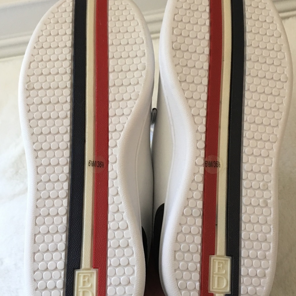 NWOB Ellen Degeneres Dog Sneakers - Picture 8 of 8